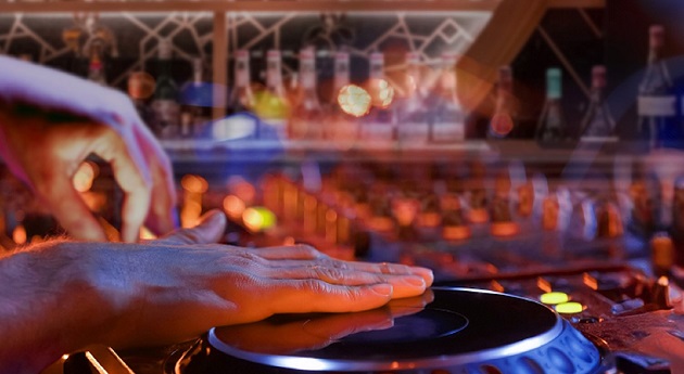 outdoor-world-class-dj-party-dj-music-party