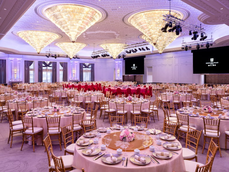 The Grand Pavilion, the perfect wedding venue that features a pillar-less ballroom with white interiors in GLP Resort Macau.