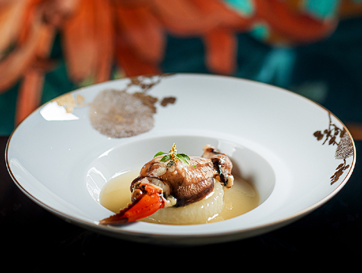 A Whole Fresh Crab Claw that provided by Palace Garden, the Cantonese fine dining restaurant.