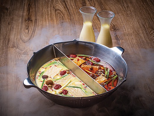 The Twin-Side Hotpot that offered by Wulao, the Taiwanese Hot Pot Restaurant in Grand Lisboa Palace Resort Macau.