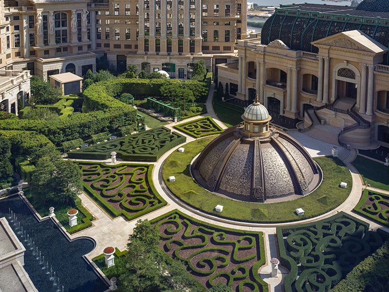 The overview of Jardim Secreto, the European-style garden that is suitable for outdoor weddings and events in GLP Resort. 